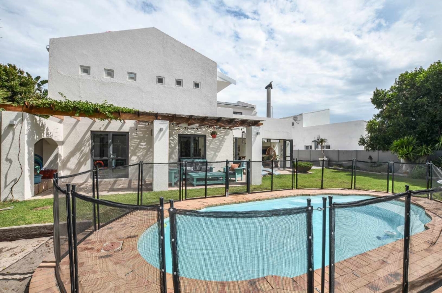 To Let 5 Bedroom Property for Rent in Sunset Beach Western Cape